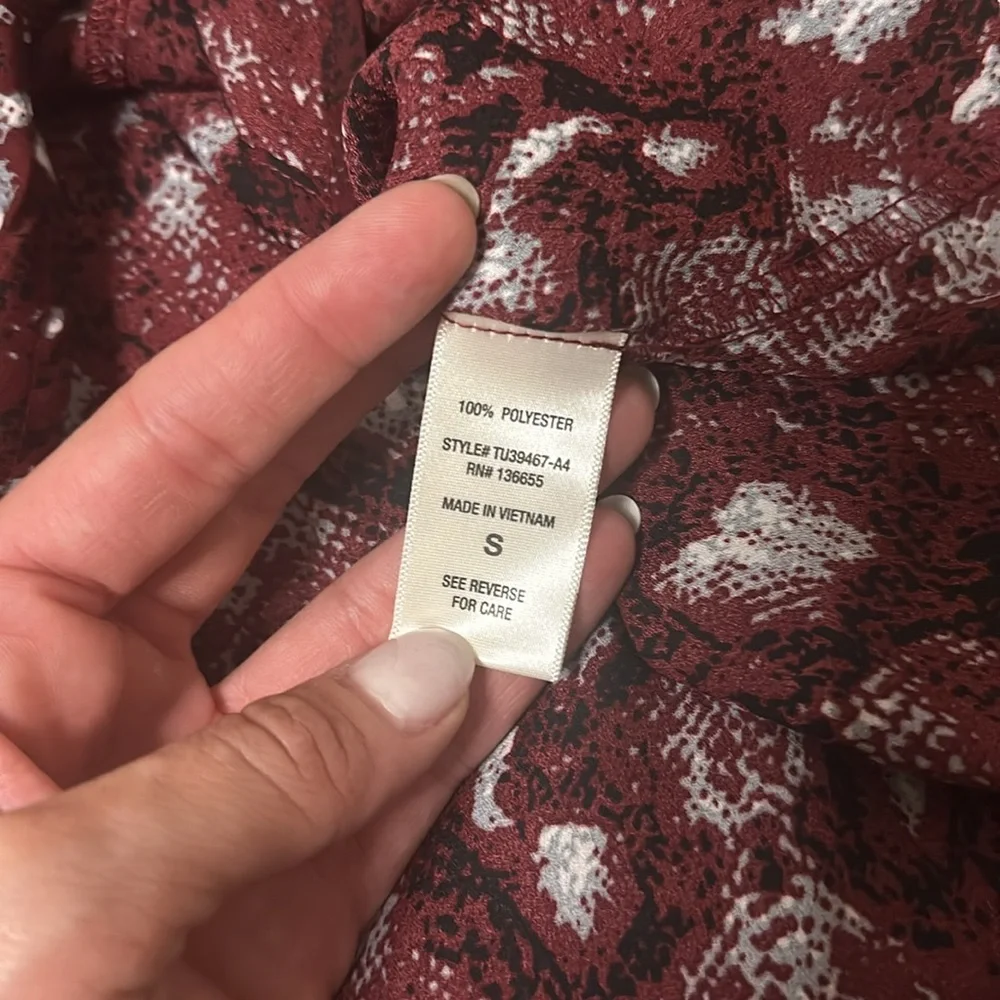 NWOT WEST KEI‎ printed blouse - wine/burgundy